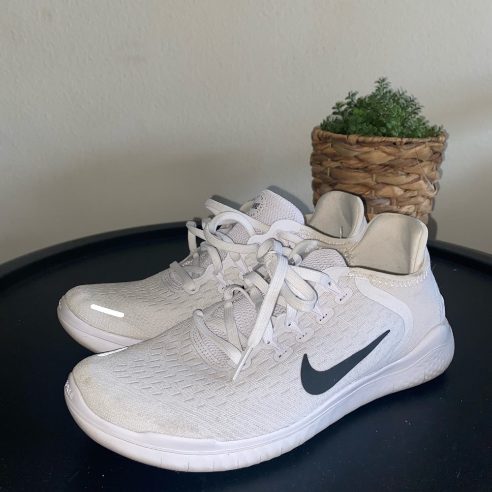 NIKE | WOMENS SZ 7 | ALL WHITE FREE RN | USED